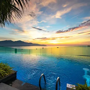 https://sala-danang-beach-hotel.hotelsofhoian.com